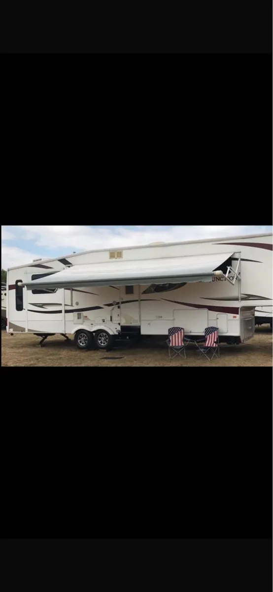 American 5th wheel caravan - Image 1