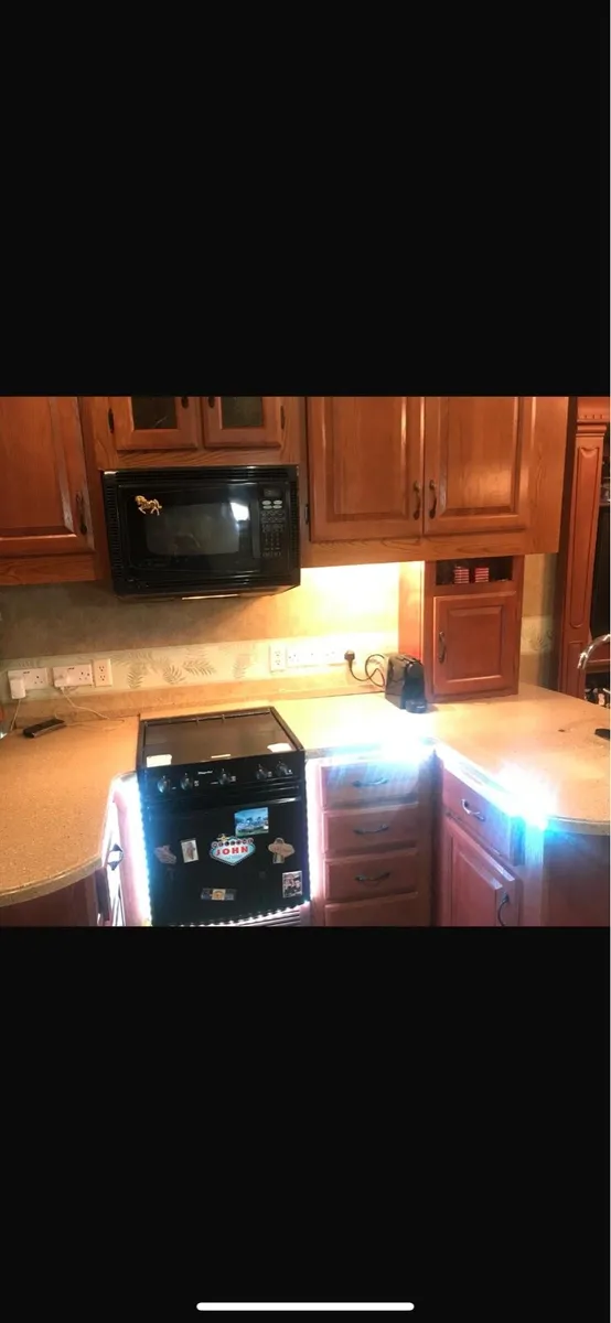 American 5th wheel caravan - Image 4