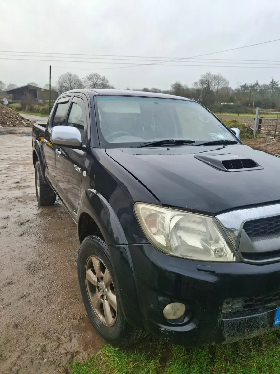 Toyota Hilux automatic - Image 1
