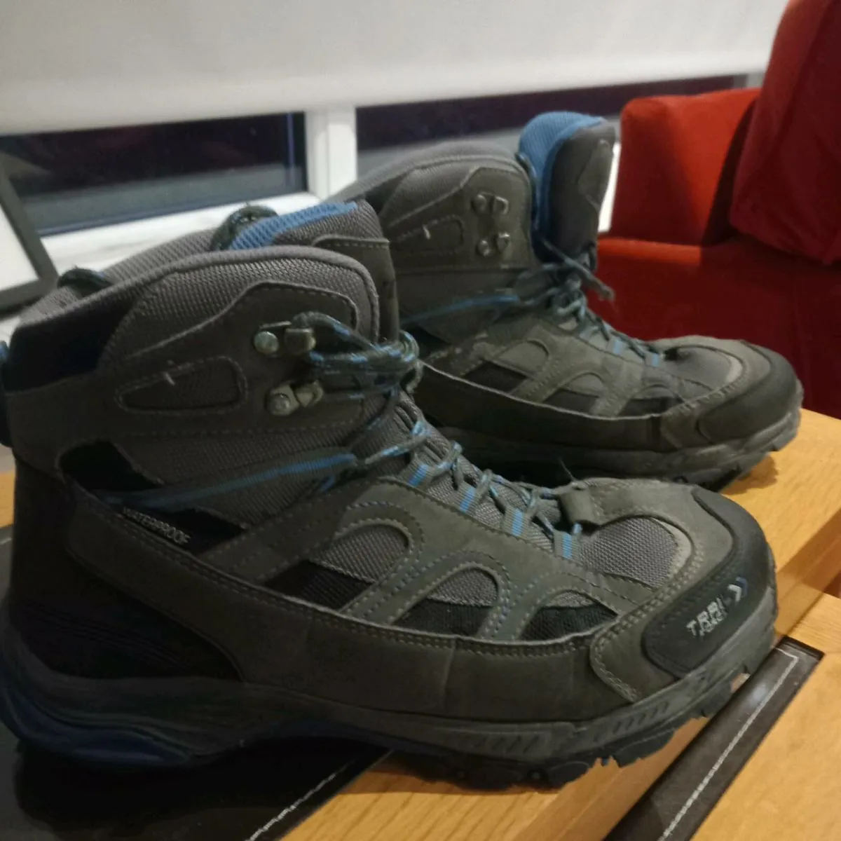 Hiking boots - Image 1