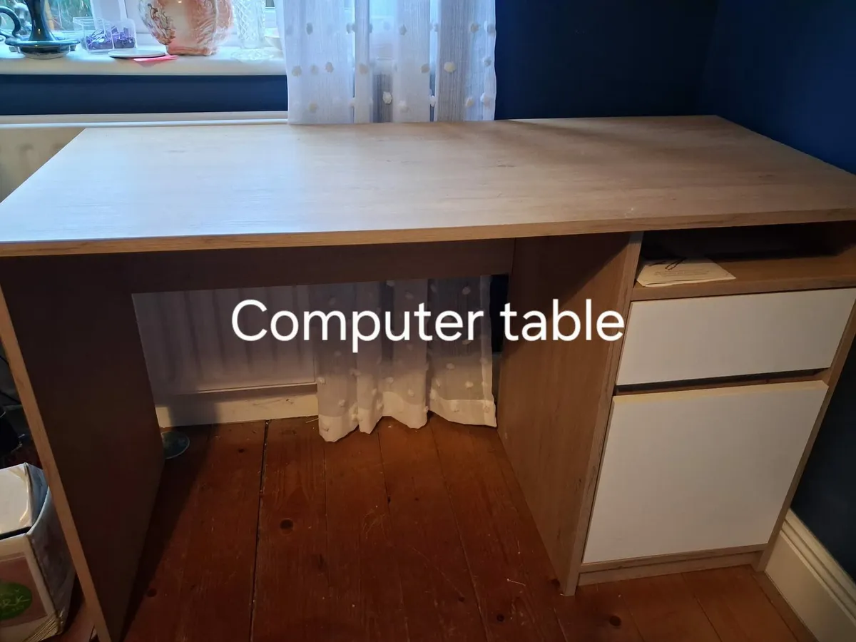 Computer table