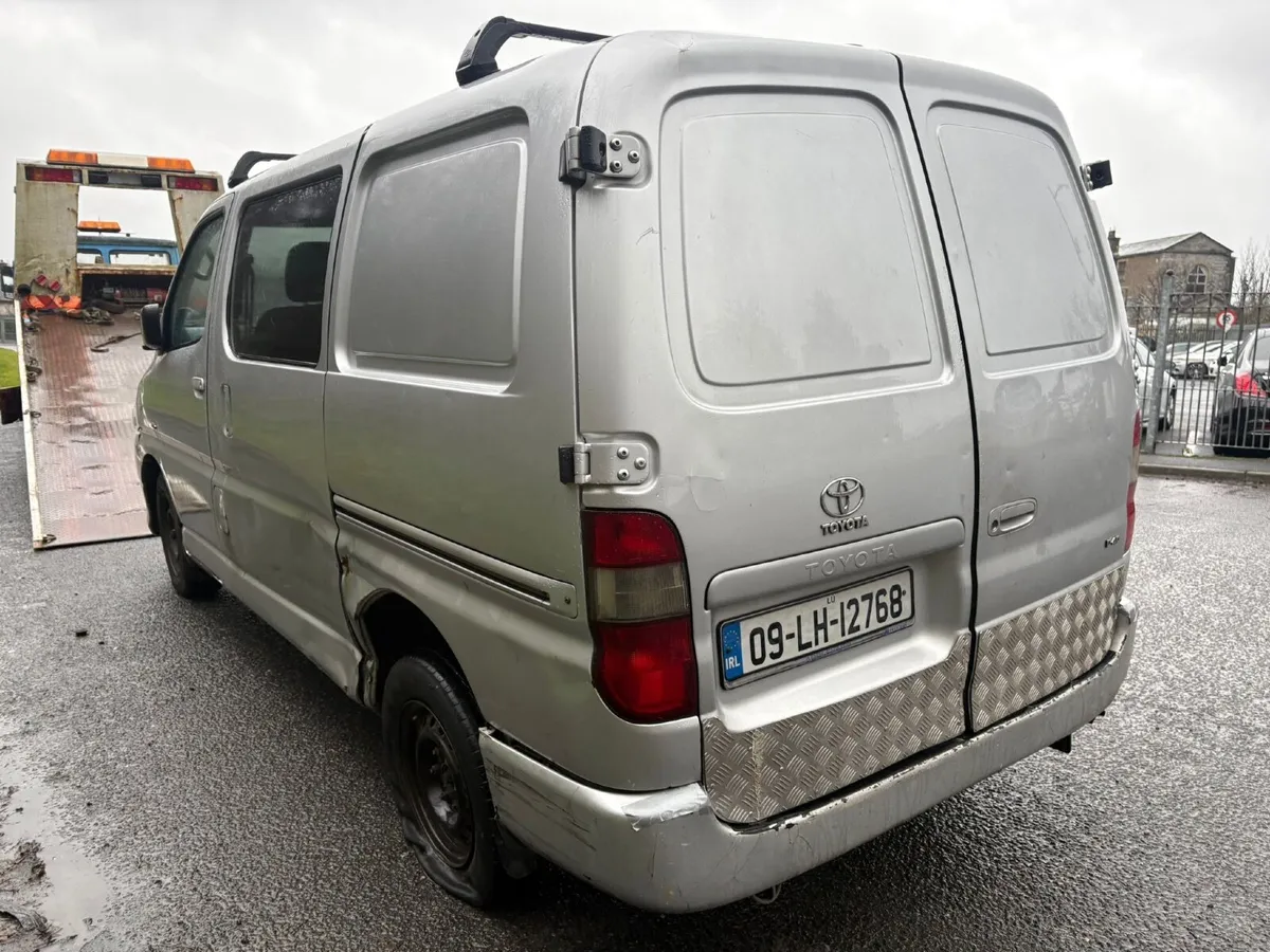 Toyota Hiace crew cab 2009 - Image 2