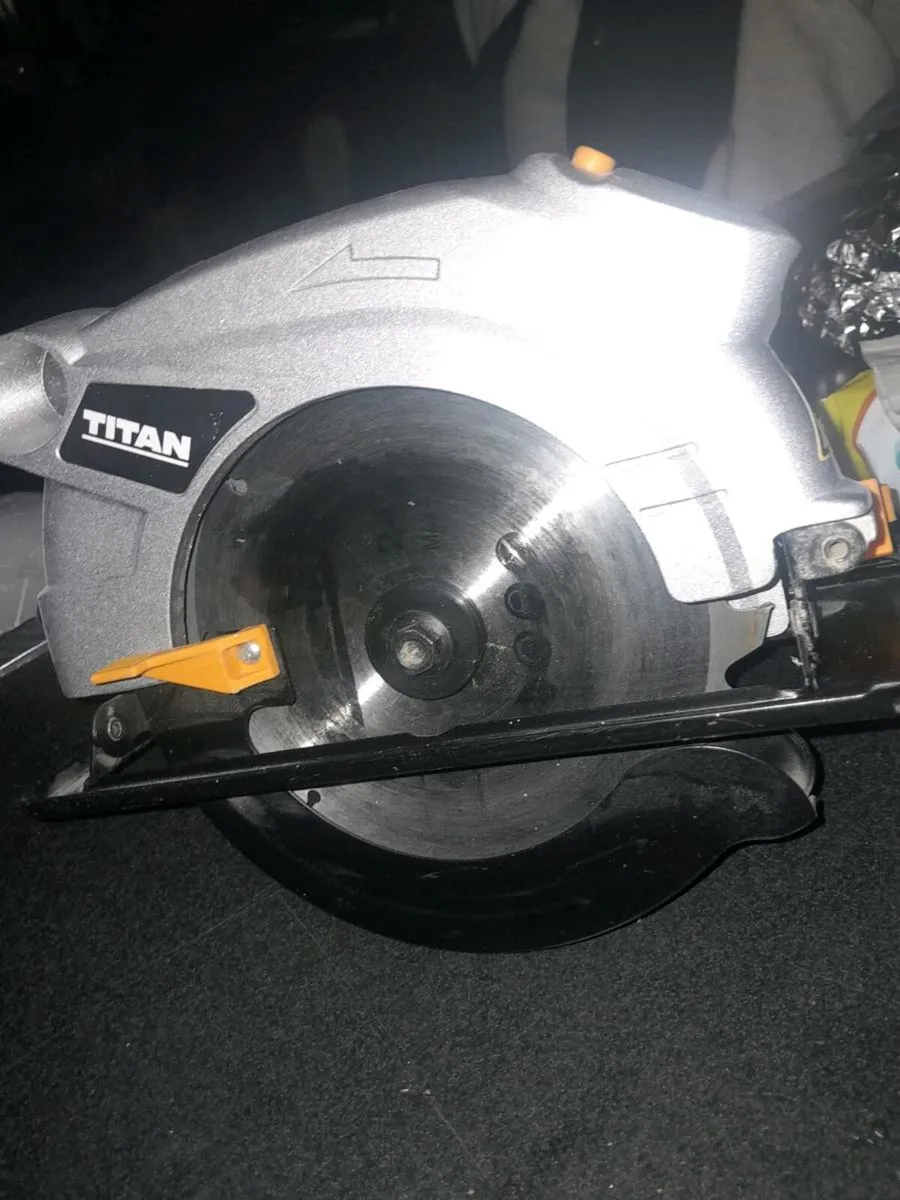 TITAN circular saw 1500w - Image 1