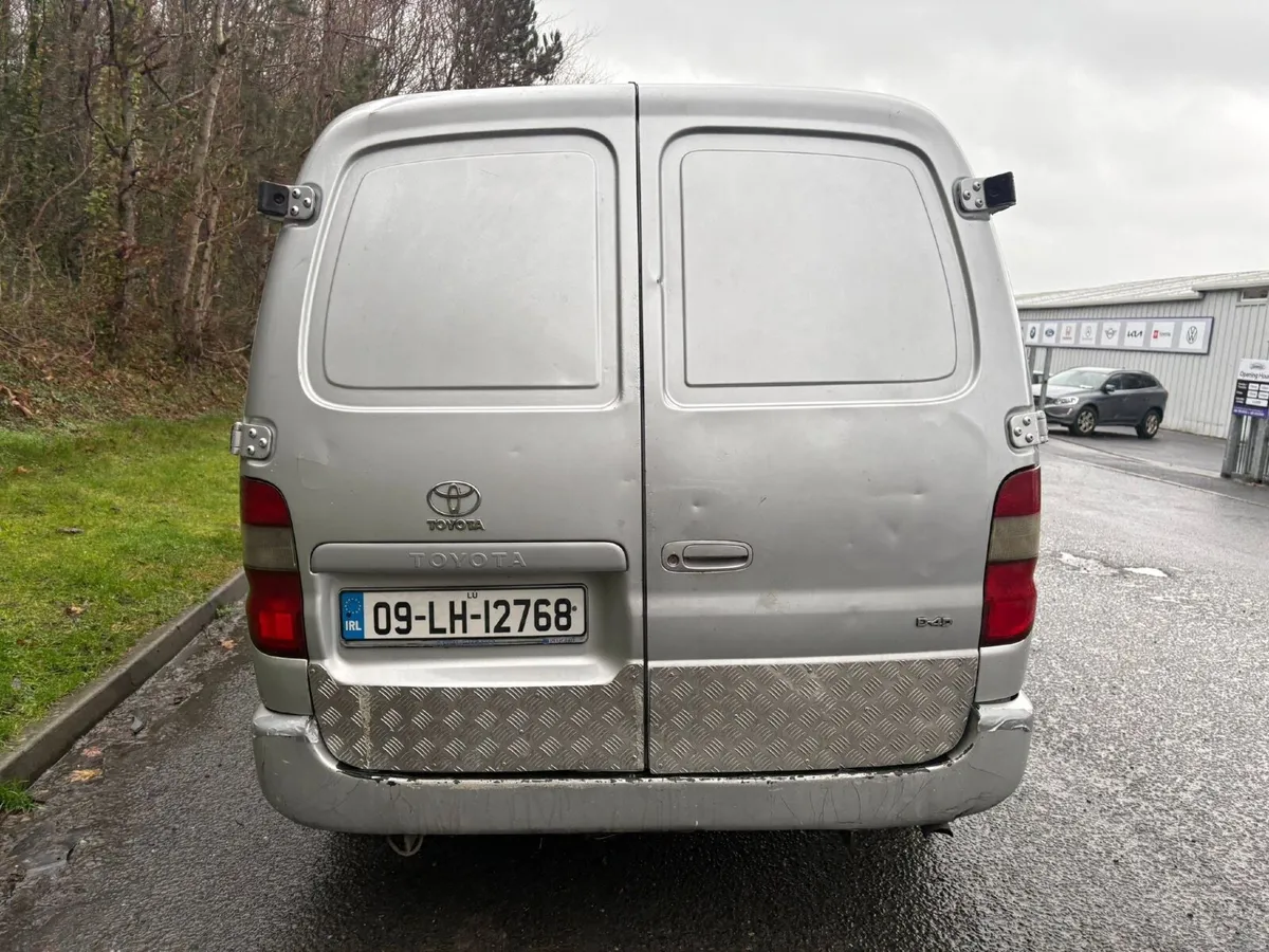 Toyota Hiace crew cab 2009 - Image 3