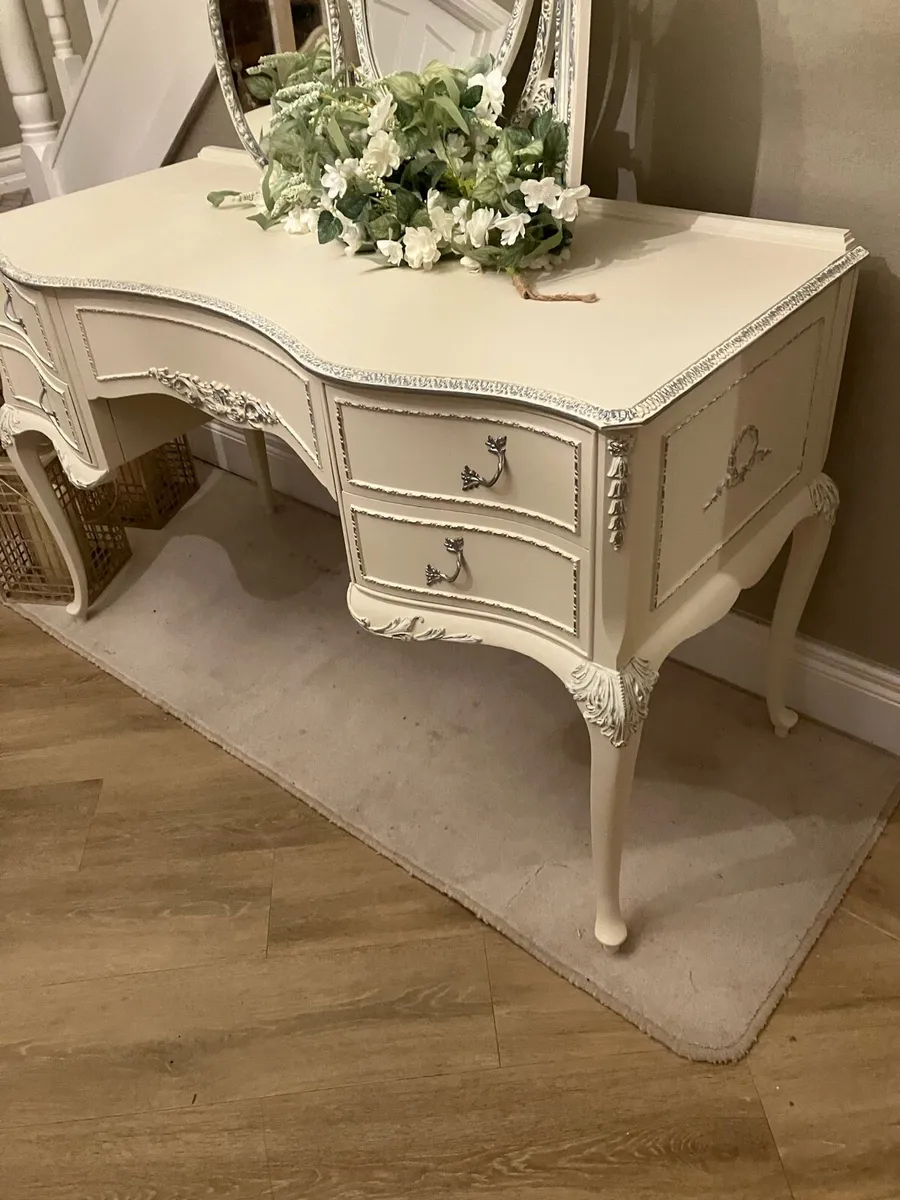 Dressing table and mirror - Image 1