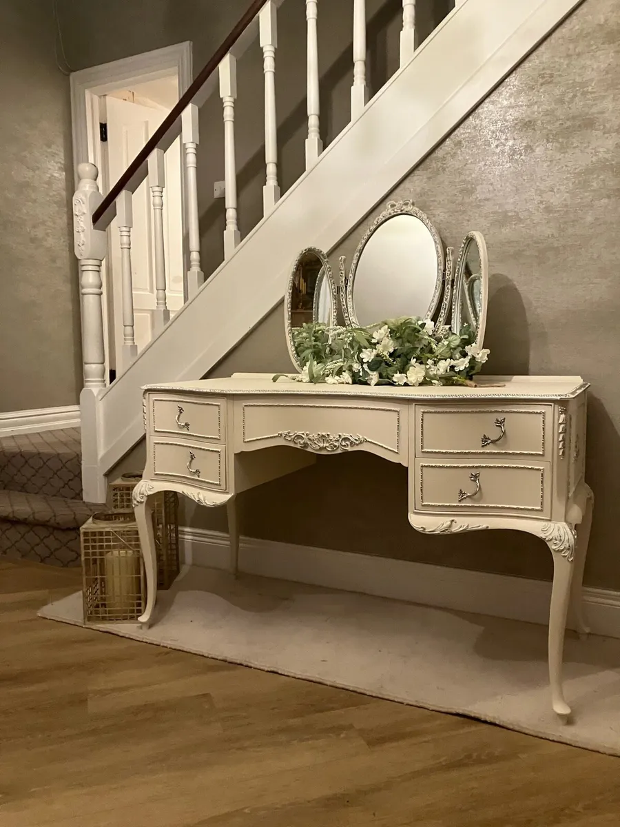 Dressing table and mirror - Image 3