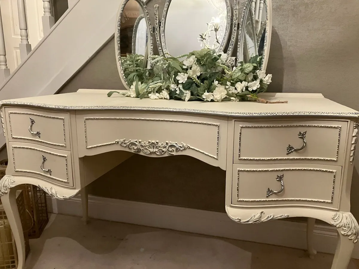 Dressing table and mirror - Image 2