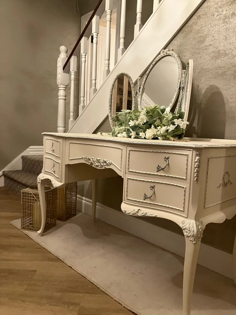 Dressing table and mirror - Image 4