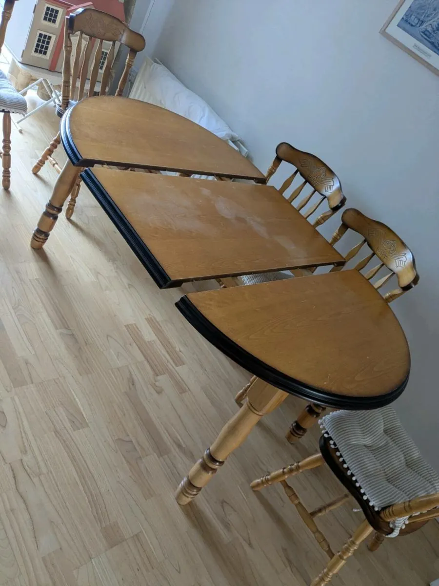 Kitchen table and chairs - Image 4