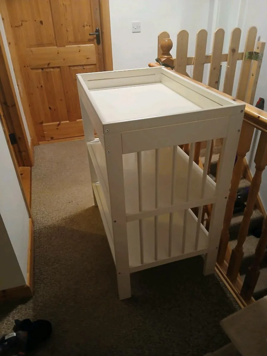 Baby changing table - Image 2