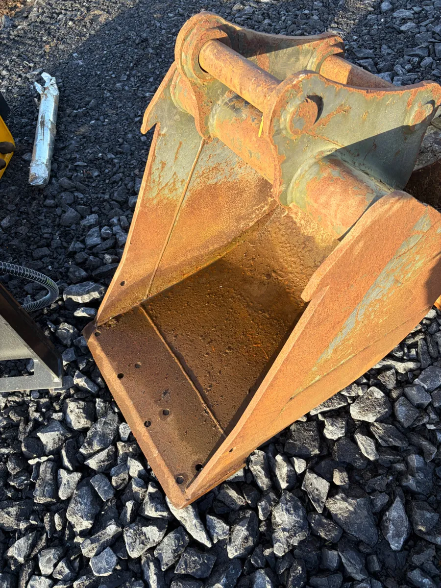 2ft gummy bucket 50mm pins for sale - Image 1