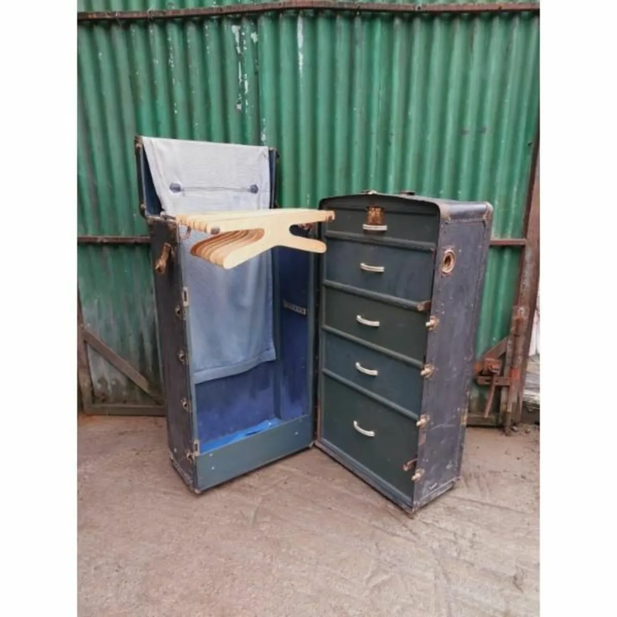 Vintage Travel Trunk – KAS440 - Image 1