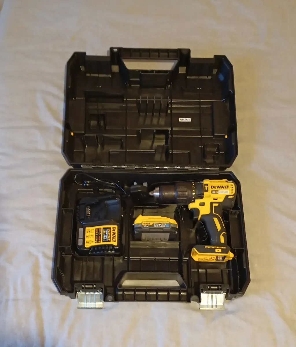 DeWalt dcd778 Drill - Image 1