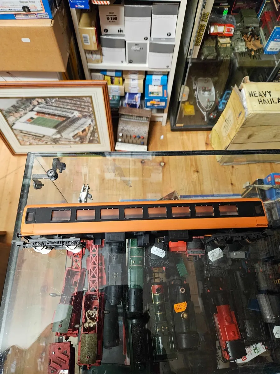 Hornby Lima OO Gauge Irish Rail Carraige Repaint - Image 1