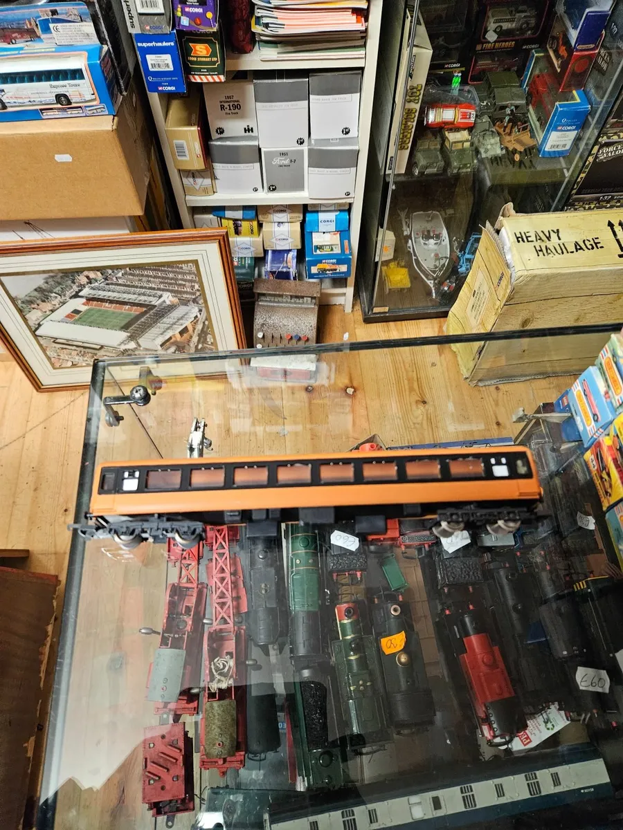 Hornby Lima OO Gauge Irish Rail Carraige Repaint - Image 3