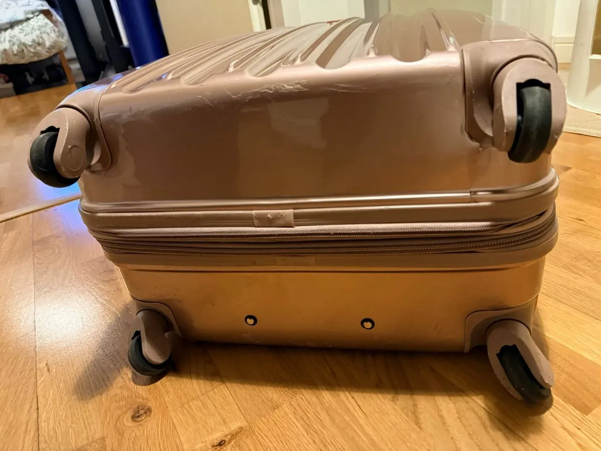 FREE Kensie Suitcase (Rose Gold) - Image 4