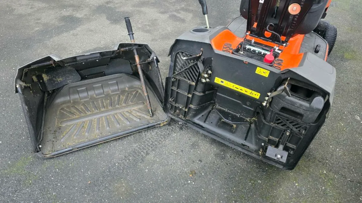 Husqvarna tractor mower - Image 4