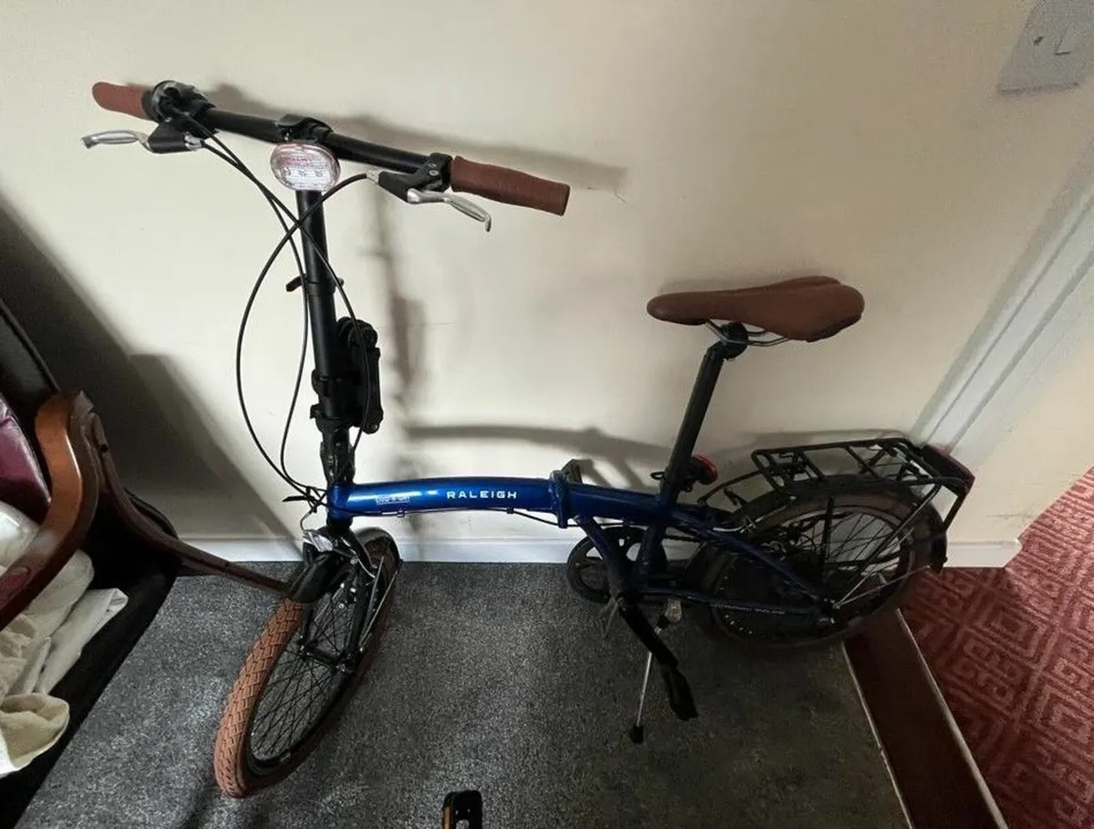 Raleigh Stowaway 20” Folding Bike – Blue - Image 1