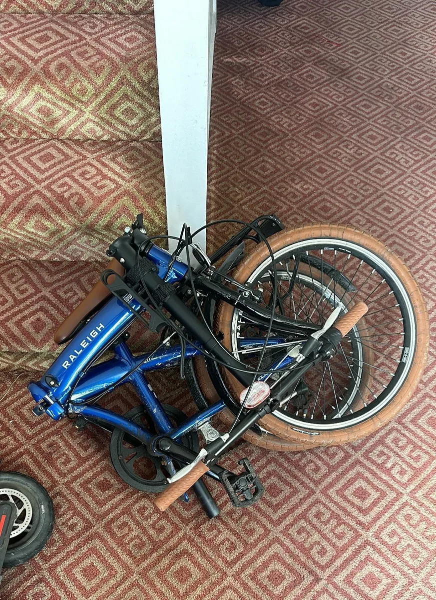 Raleigh Stowaway 20” Folding Bike – Blue - Image 2