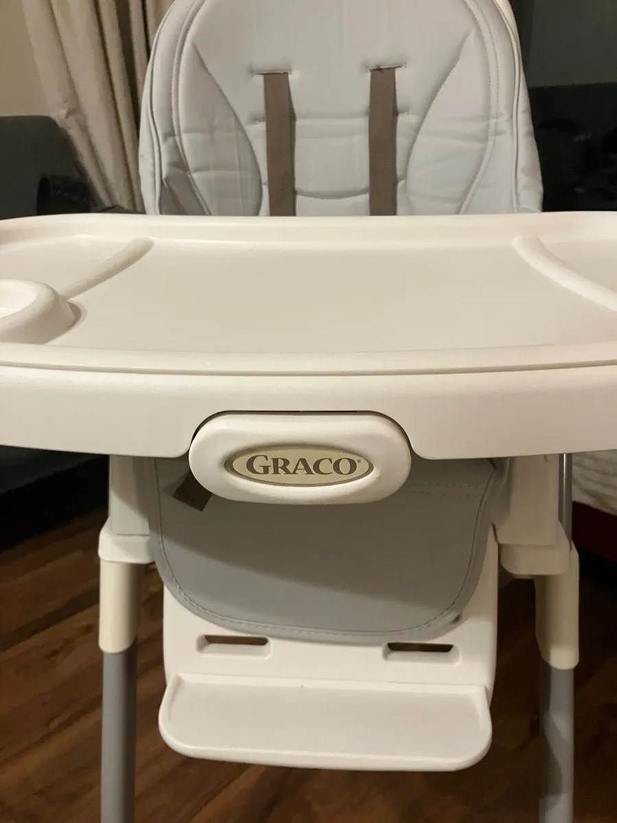 Baby highchair - Image 1