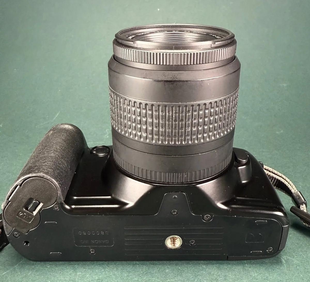 Canon EOS 3000 35mm film SLR camera. - Image 4