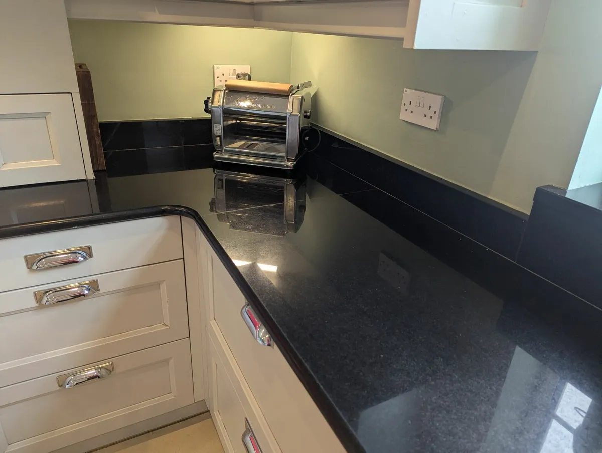 complete kitchen and utility room - Image 4