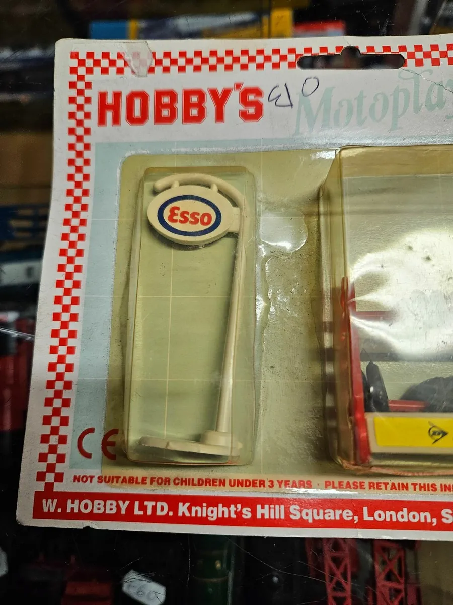 Corgi Dinky Garage Set - Image 3