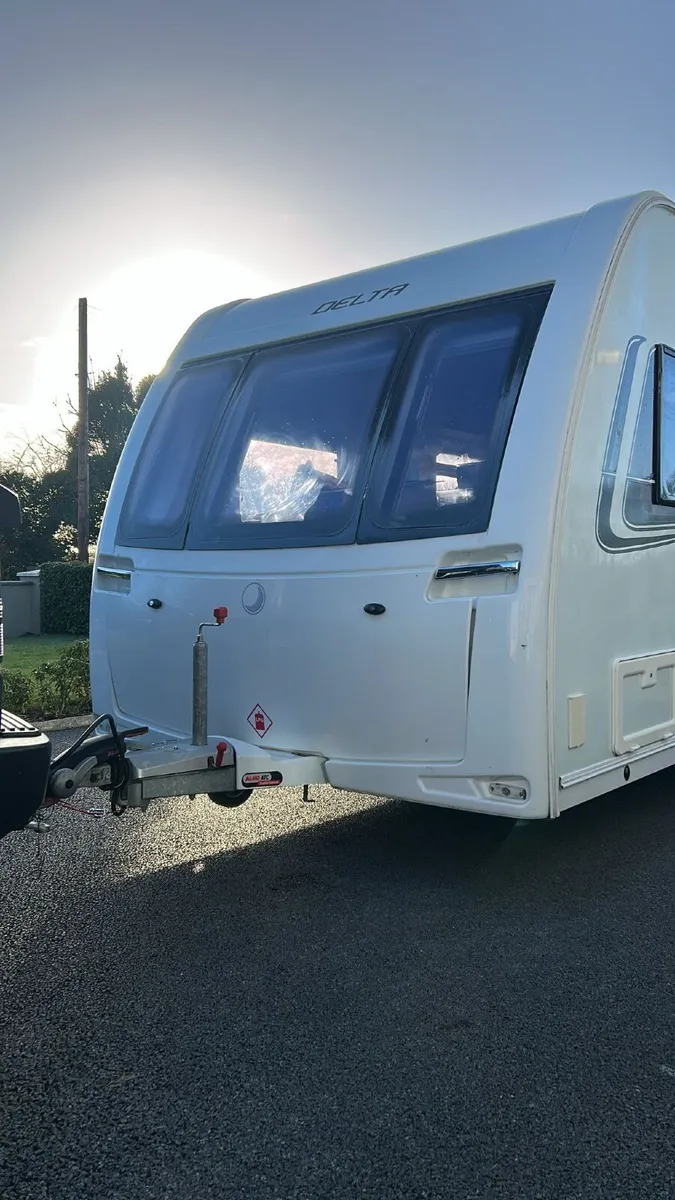 Lunar Delta Ti caravan for sale - Image 2