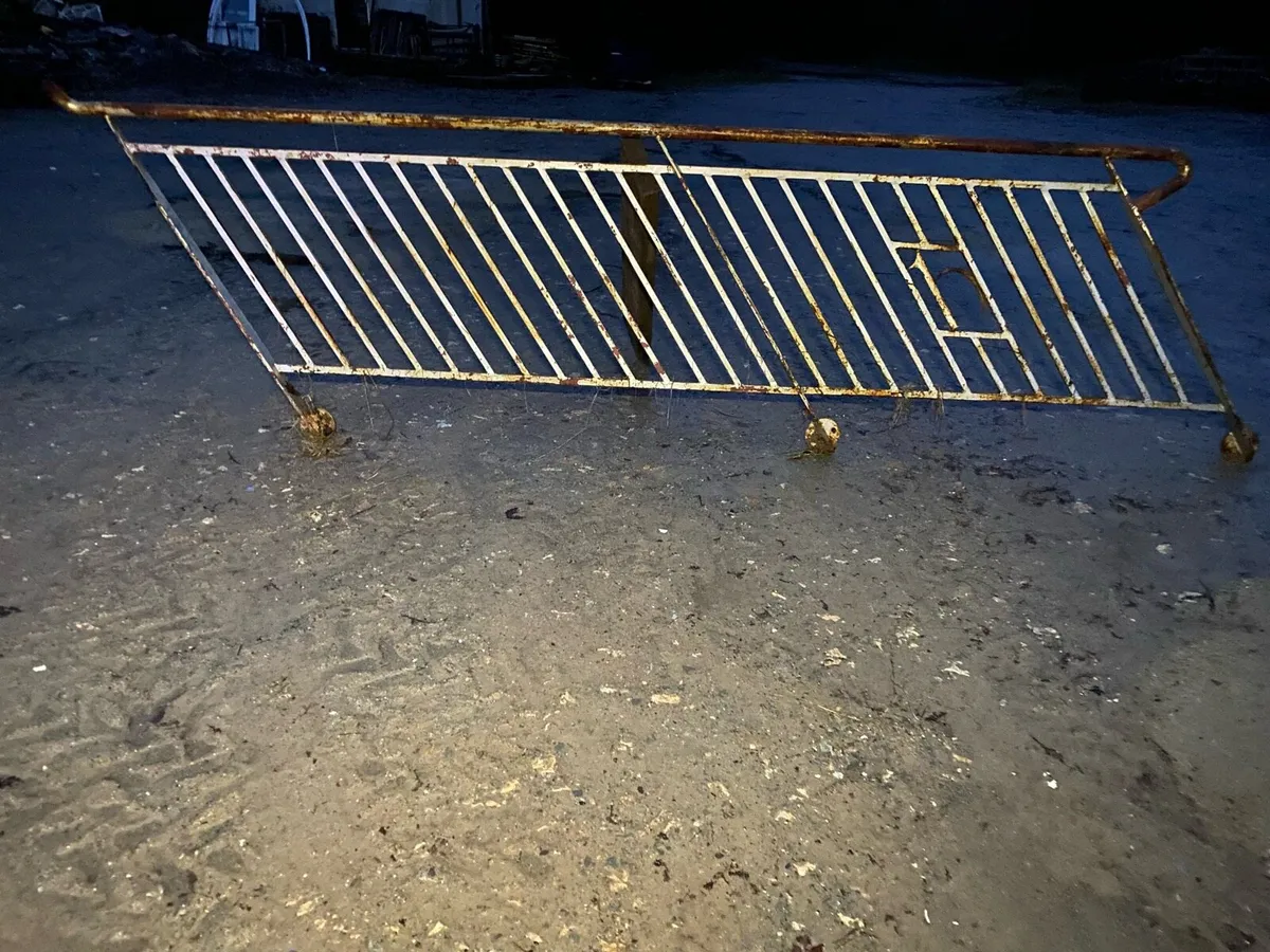 Stair railing - Image 2