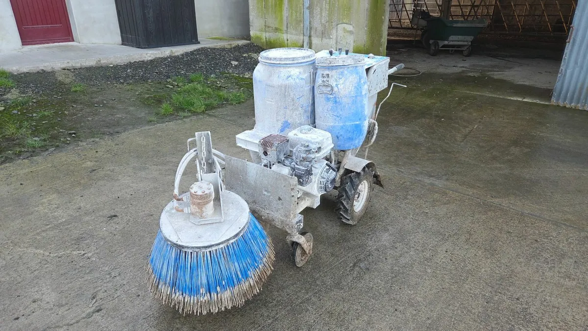 Daisy Bed Cubicle Cleaner and Lime Spreader - Image 1