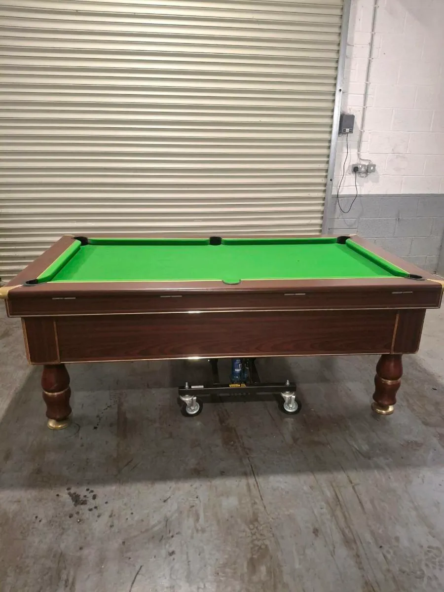 Pool table - Image 1