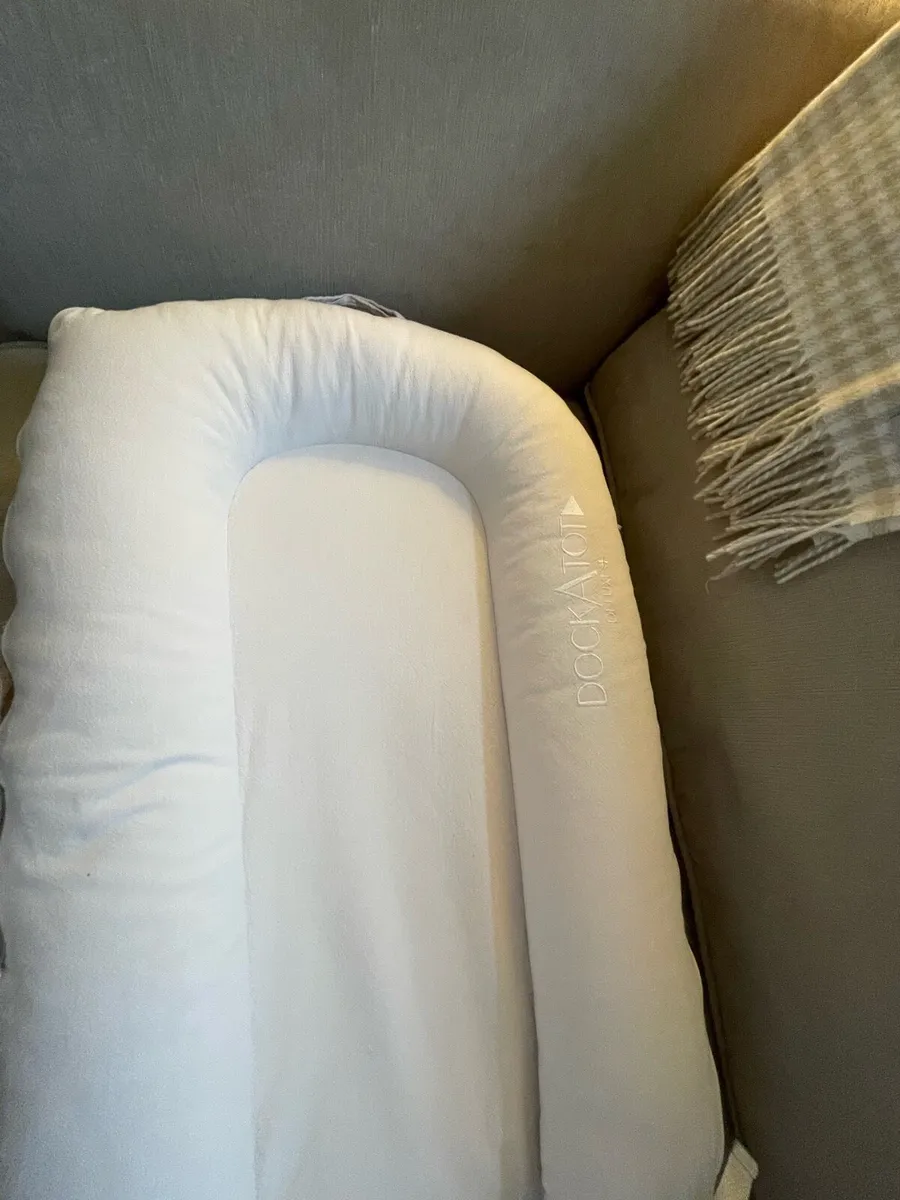 Dockatot Deluxe + - Sand Chambray - Image 2