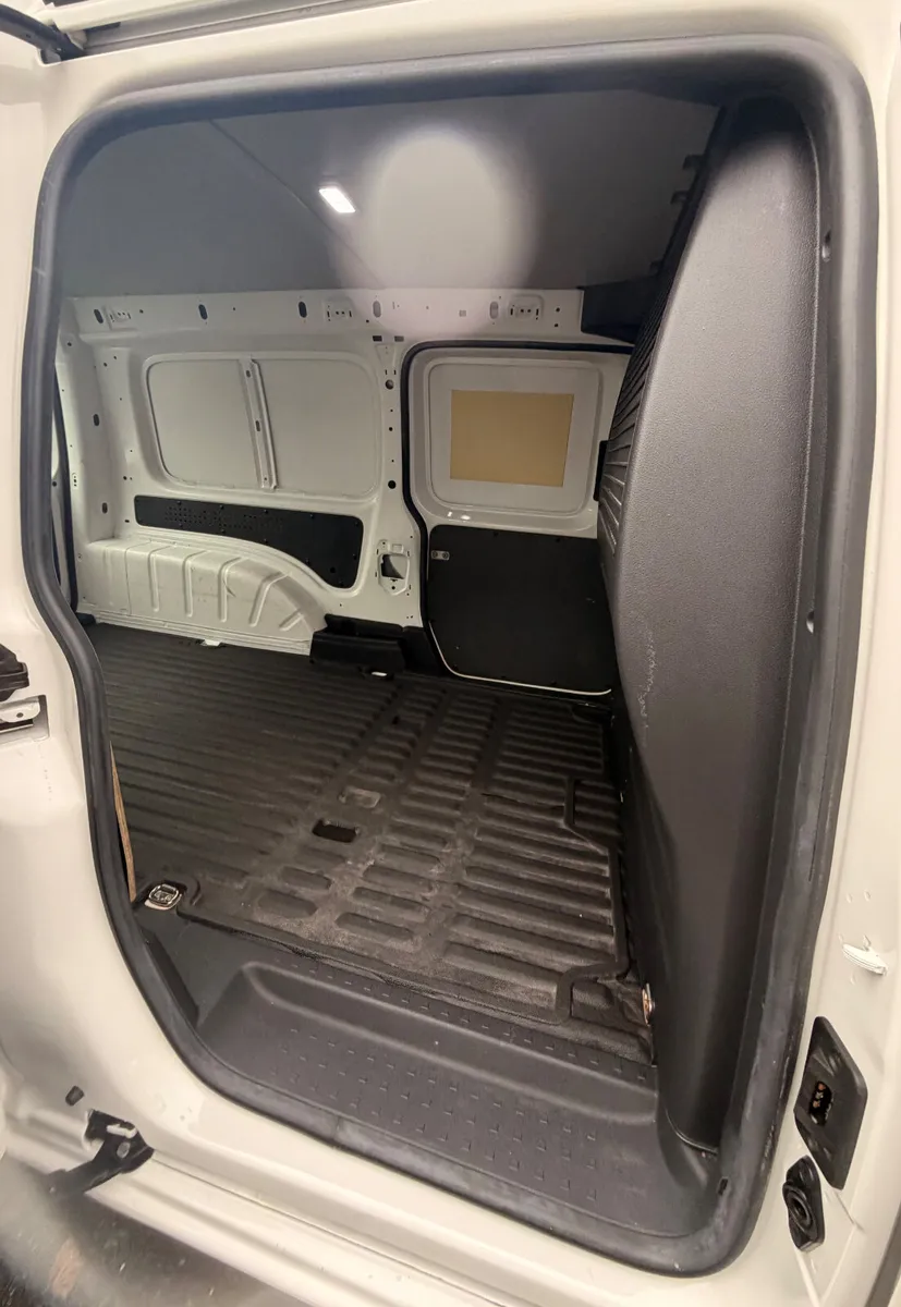 192 Volkswagen Caddy 66,000km - Image 4