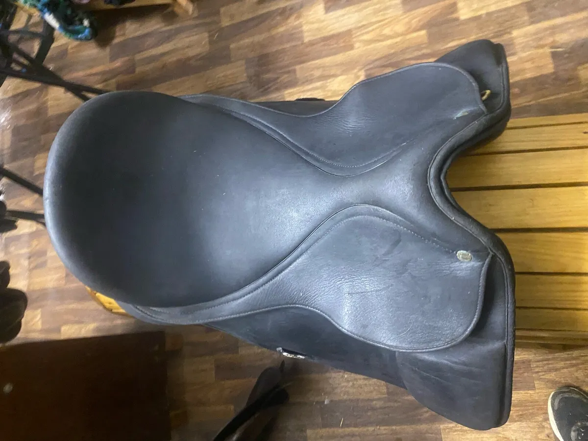 17” Wintec Isabel werth Dressage saddle - Image 2