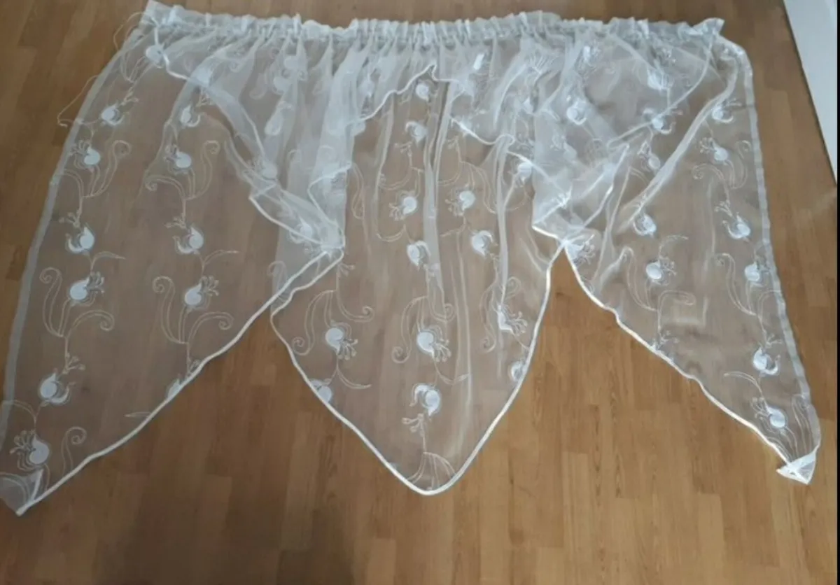 Net curtains - Image 1