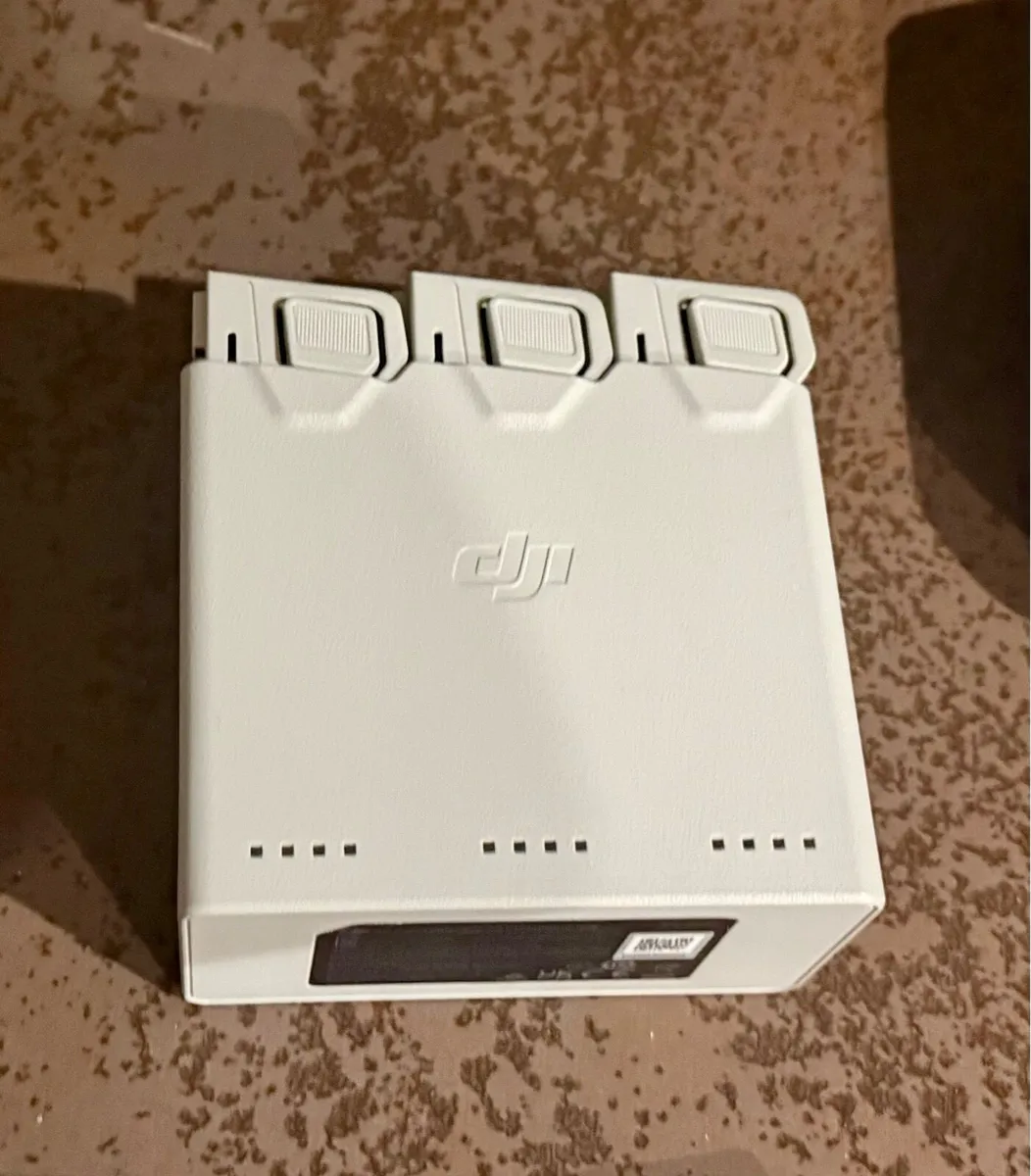 DJI Mini Pro 3 Fly More Combo - Image 4
