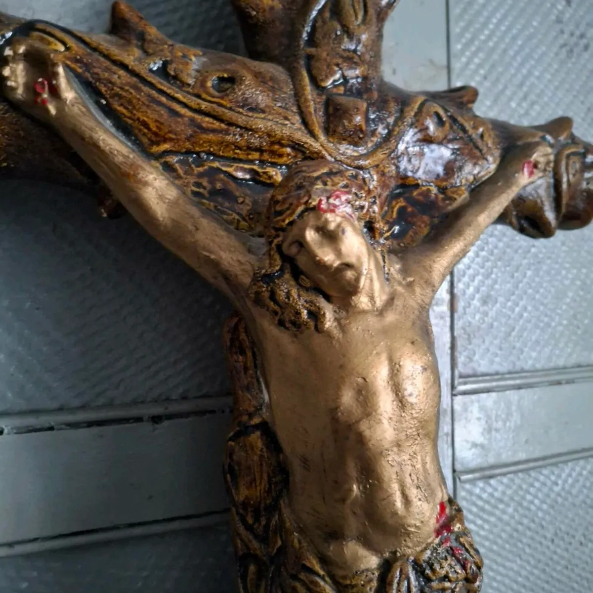 Large Ceramic Folk Art Crucifix - Image 4