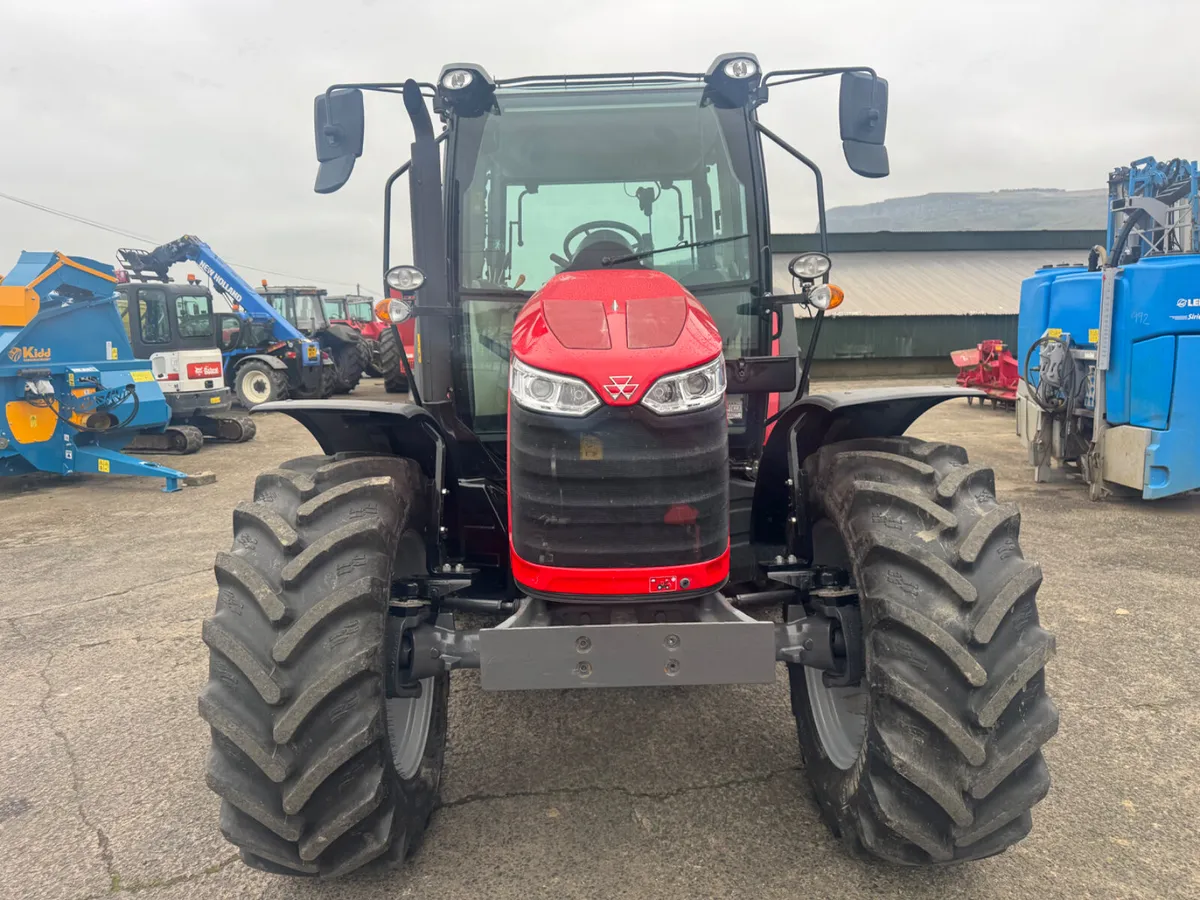 Massey Ferguson 5711M - Image 2