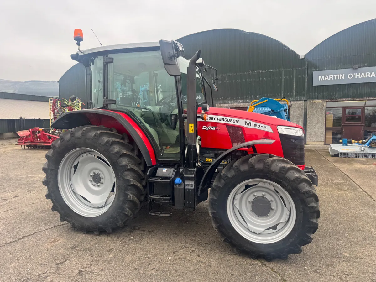 Massey Ferguson 5711M - Image 3