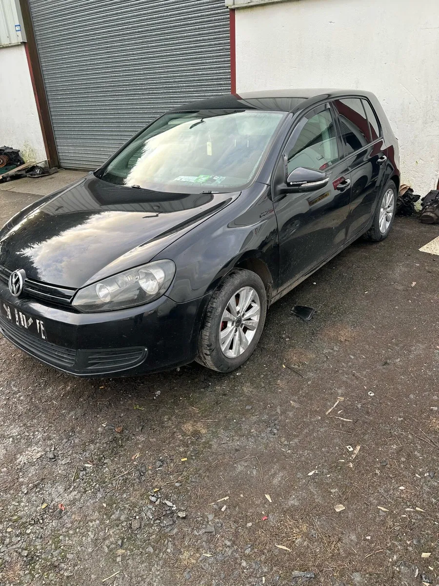 2011 Volkswagen Golf mk6 1.6 tdi for breaking - Image 1