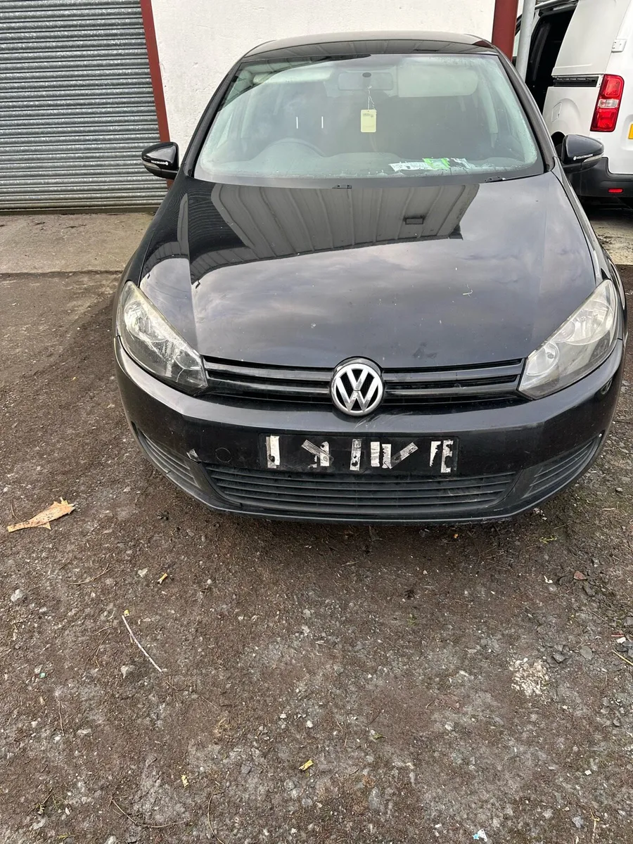 2011 Volkswagen Golf mk6 1.6 tdi for breaking - Image 2