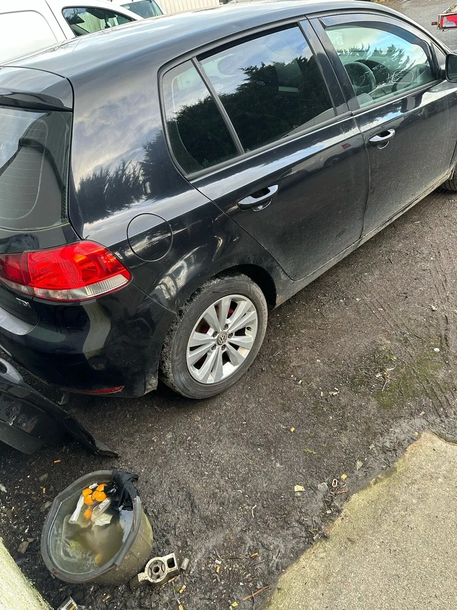 2011 Volkswagen Golf mk6 1.6 tdi for breaking - Image 4