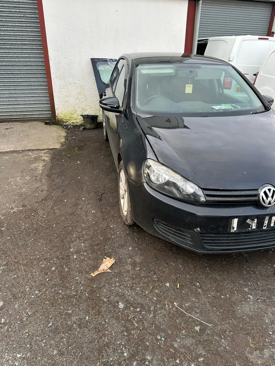 2011 Volkswagen Golf mk6 1.6 tdi for breaking - Image 3