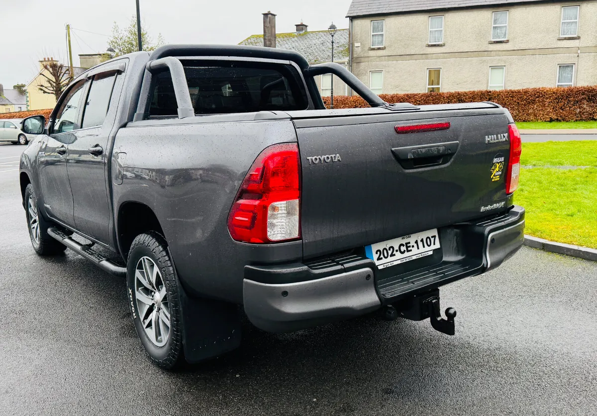 2020 Toyota Hilux Invincible X - Image 4