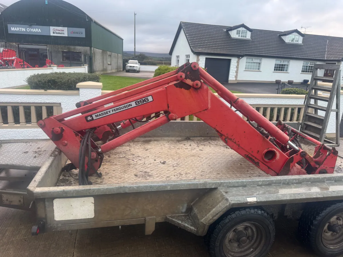 Massey Ferguson 896 Loader - Image 1