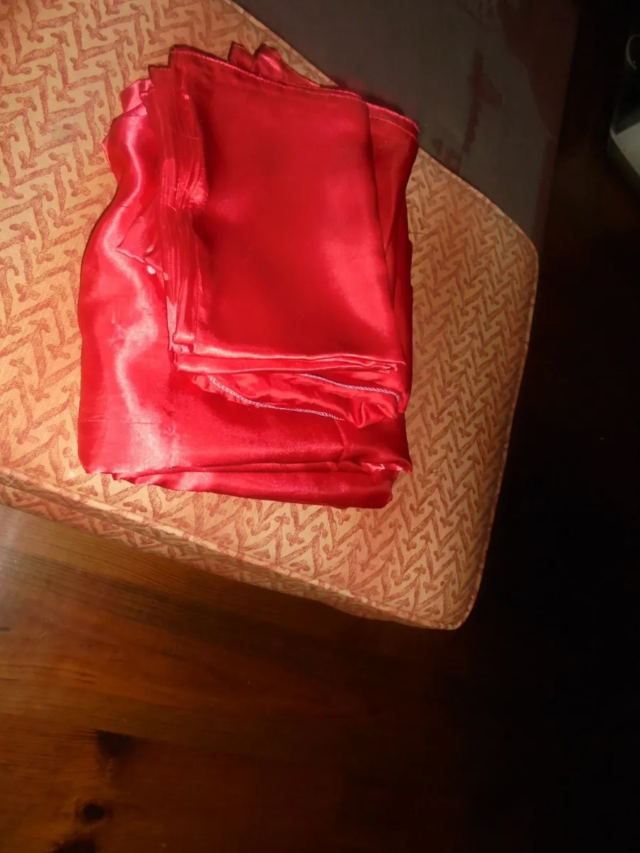 Kingsize Red Duvet Set for Sale - Image 3