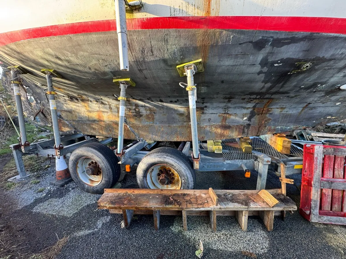 Classic Wooden Yacht - Image 2