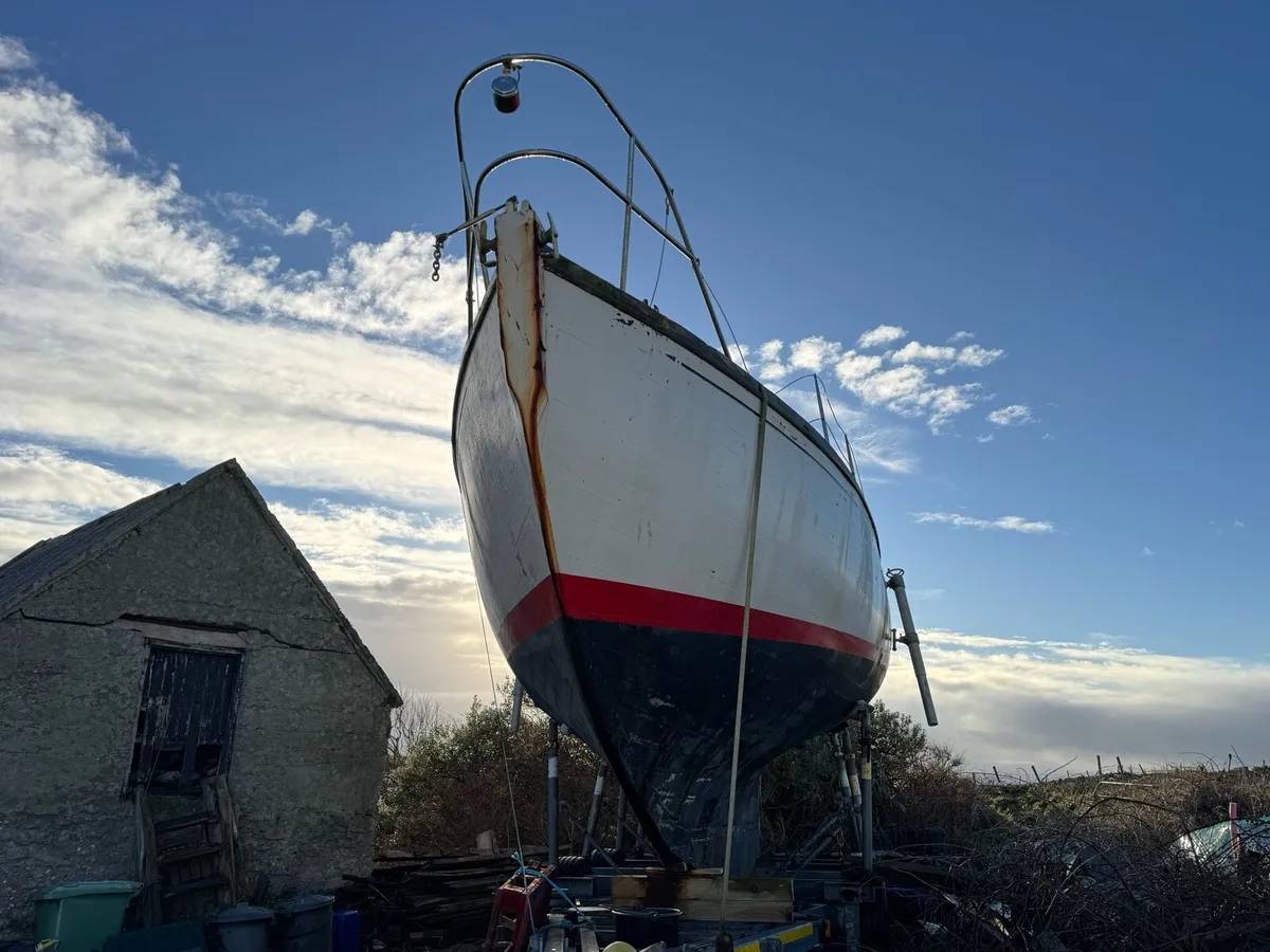 Classic Wooden Yacht - Image 4