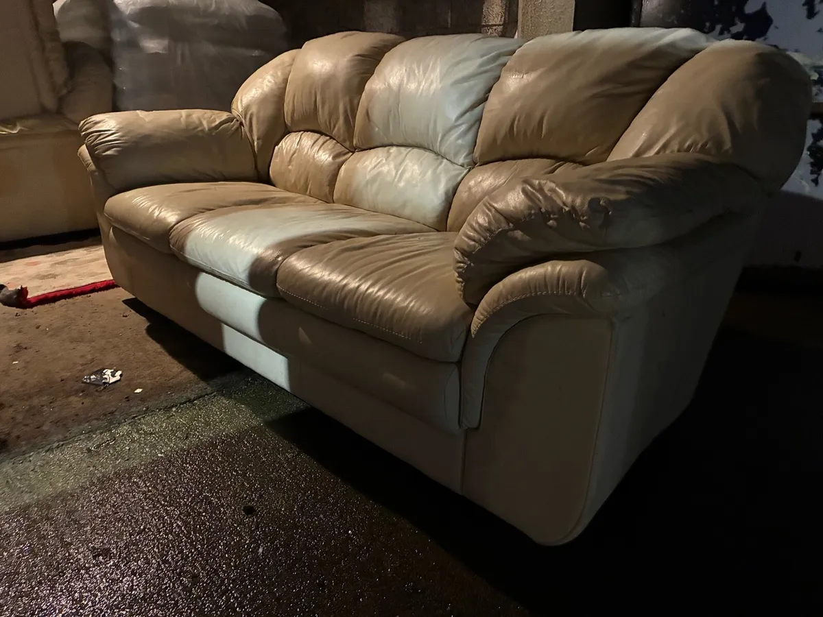 Sofa and two chairs - Image 4