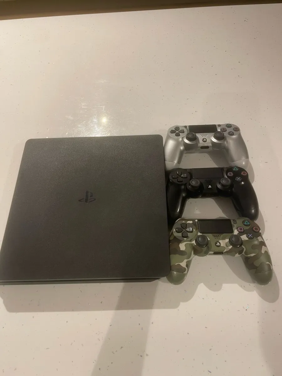 PS4 with three ps4 controllers included - Image 1